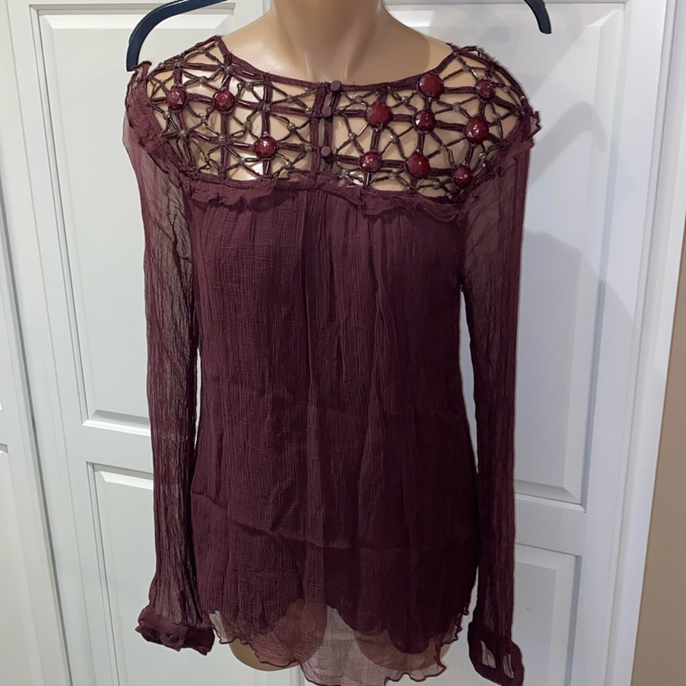size medium eyelet and bead detail